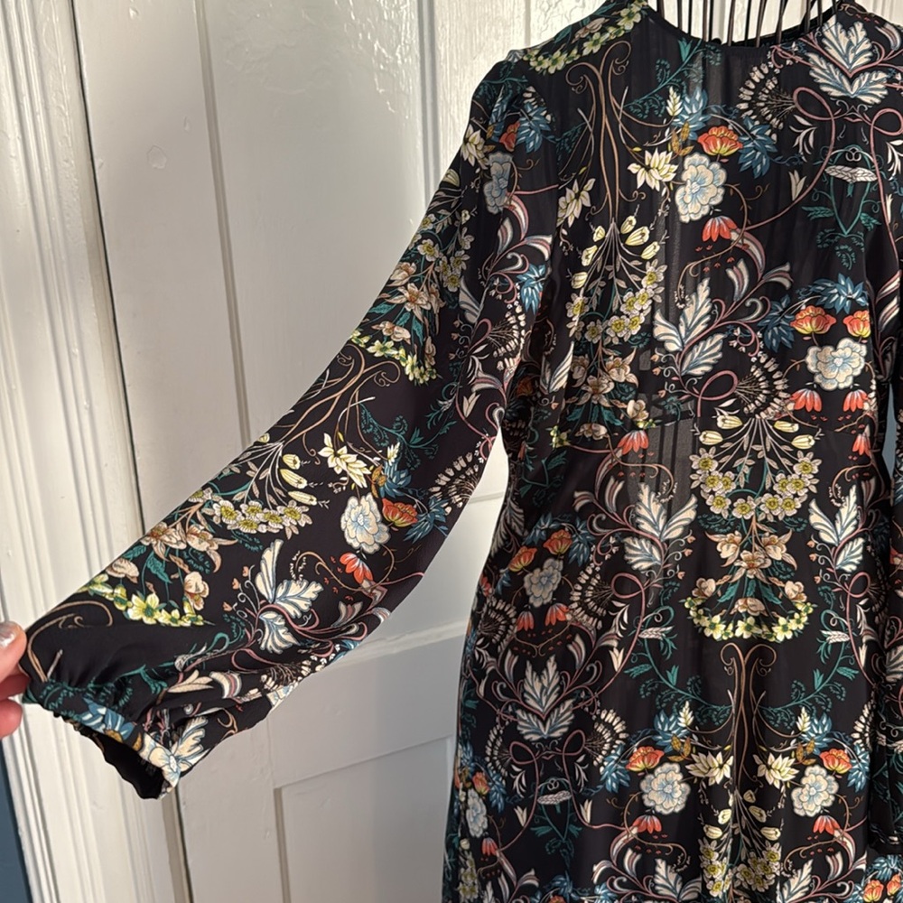 Floral Zara Dress. Very adorable and great for any occasion. NWT. Size S - Picture 5 of 7